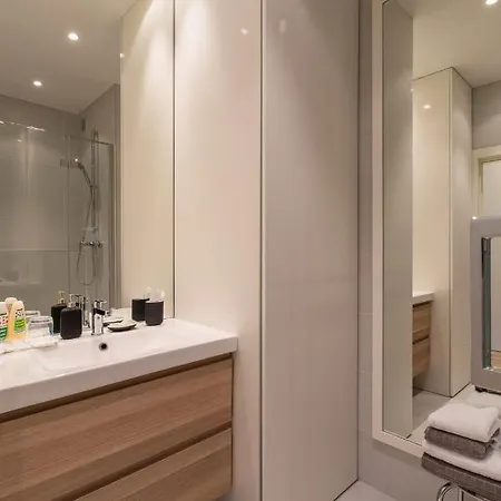 Апартаменты Grand H -f2, Face Vieux- Nice, Terrasse, Ascenseur, Climatisation, Terrace - Center