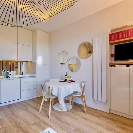 Grand H -f2, Face Vieux- Nice, Terrasse, Ascenseur, Climatisation, Terrace - Center Апартаменты *