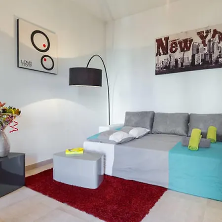 Апартаменты Grand H -f2, Face Vieux- Nice, Terrasse, Ascenseur, Climatisation, Terrace - Center *