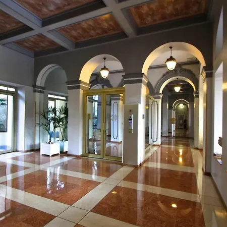 Apartment Grand H -f2, Face Vieux- Nice, Terrasse, Ascenseur, Climatisation, Terrace - Center Nice