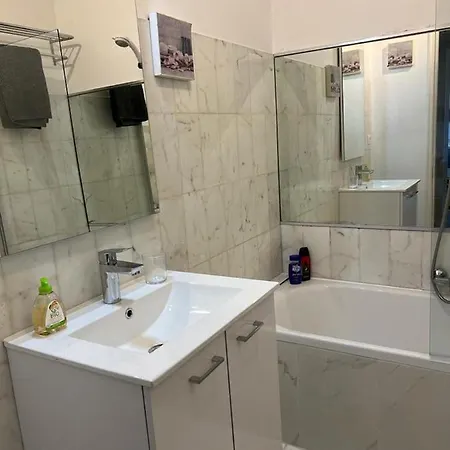 Apartment Grand H -f2, Face Vieux- Nice, Terrasse, Ascenseur, Climatisation, Terrace - Center