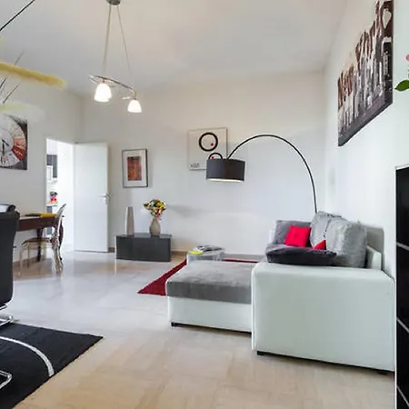 Grand H -f2, Face Vieux- Nice, Terrasse, Ascenseur, Climatisation, Terrace - Center Apartment