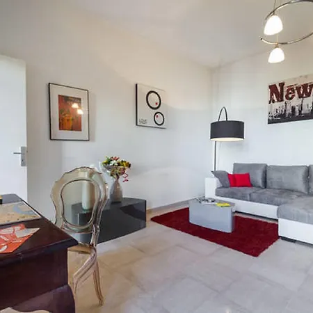 Apartment Grand H -f2, Face Vieux- Nice, Terrasse, Ascenseur, Climatisation, Terrace - Center Nice