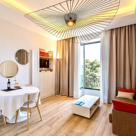 Appartamento Grand H -f2, Face Vieux- Nice, Terrasse, Ascenseur, Climatisation, Terrace - Center *